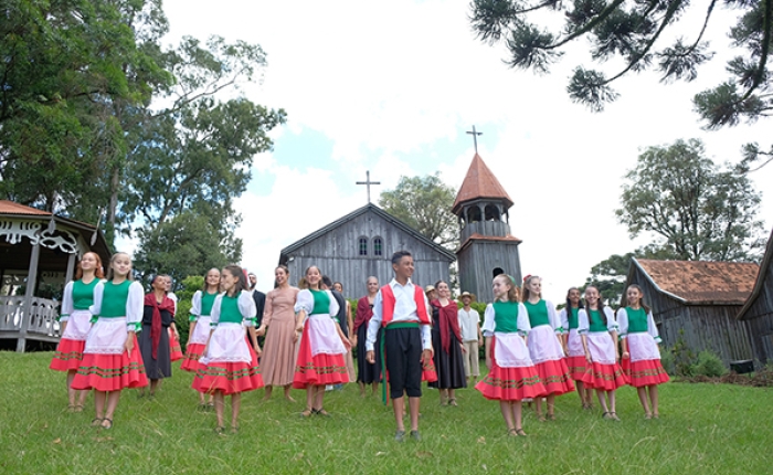 Vídeo com coreografia do desfile temático da Festa da Uva 2019 é gravado no parque