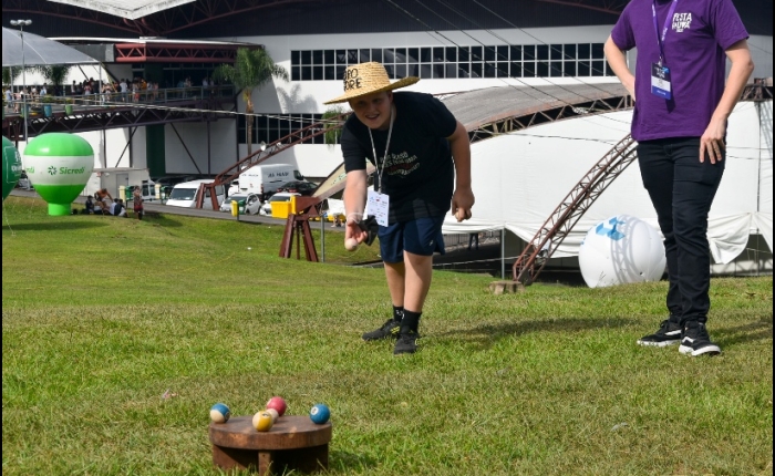 Público pode participar de vivência dos Jogos Coloniais nos finais de semana de Festa da Uva