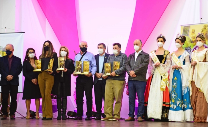 Soberanas prestigiam a premiação do Concurso dos Melhores Vinhos e Sucos de Uva de Caxias do Sul