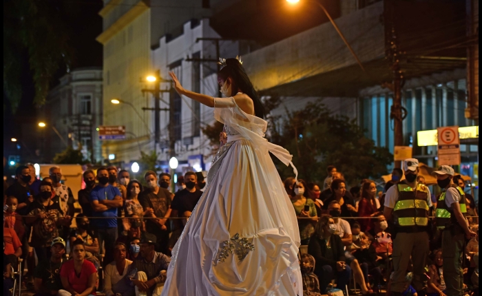 Segundo Desfile Cênico Musical reúne 8 mil pessoas na rua Sinimbu