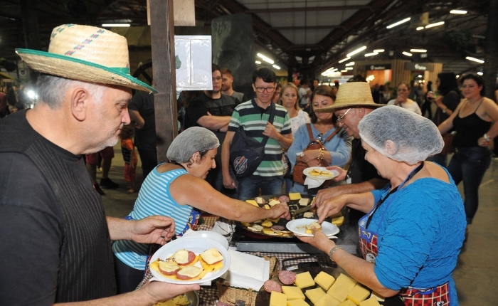 Vila dos Distritos acolhe visitantes no  Pavilhão Nostra Gente da Festa da Uva 2019