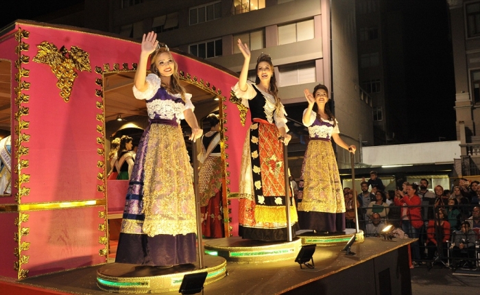 Espetáculo artístico e coreográfico marca primeiro desfile da Festa da Uva 2019