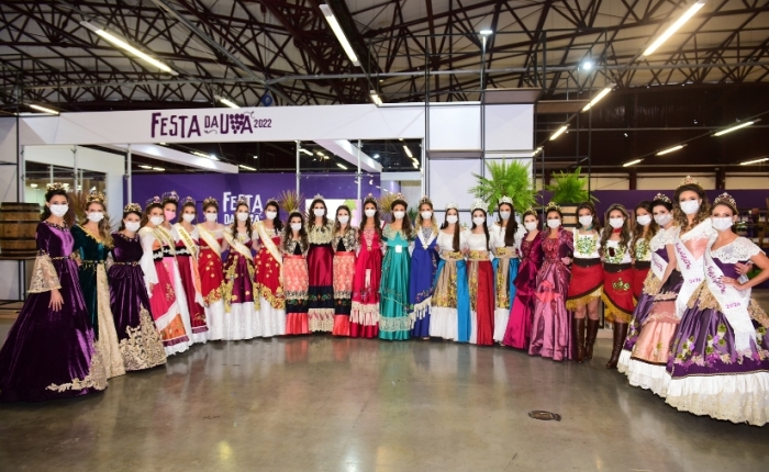 Comitivas de festas do Estado visitam a Festa da Uva