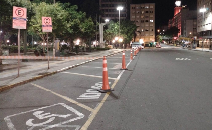 Inicia a montagem das arquibancadas para o Desfile Cênico Musical